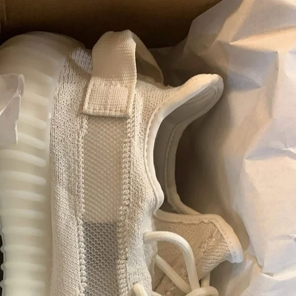Yeezy bone v2 size 8.5 men - Picture 4 of 4